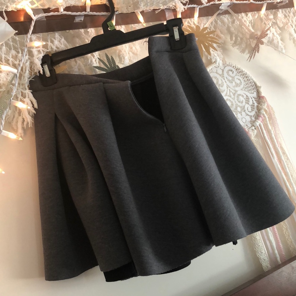 🍩🐼👗 High-waisted pleated skirt